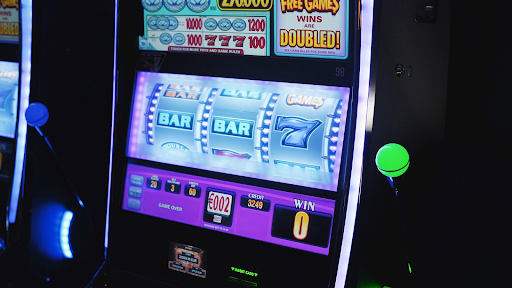 play-casino-slot-machine.png
